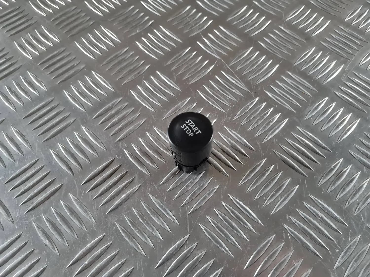 Touche START/STOP du moteur RENAULT SCENIC III 2011 - foto 1