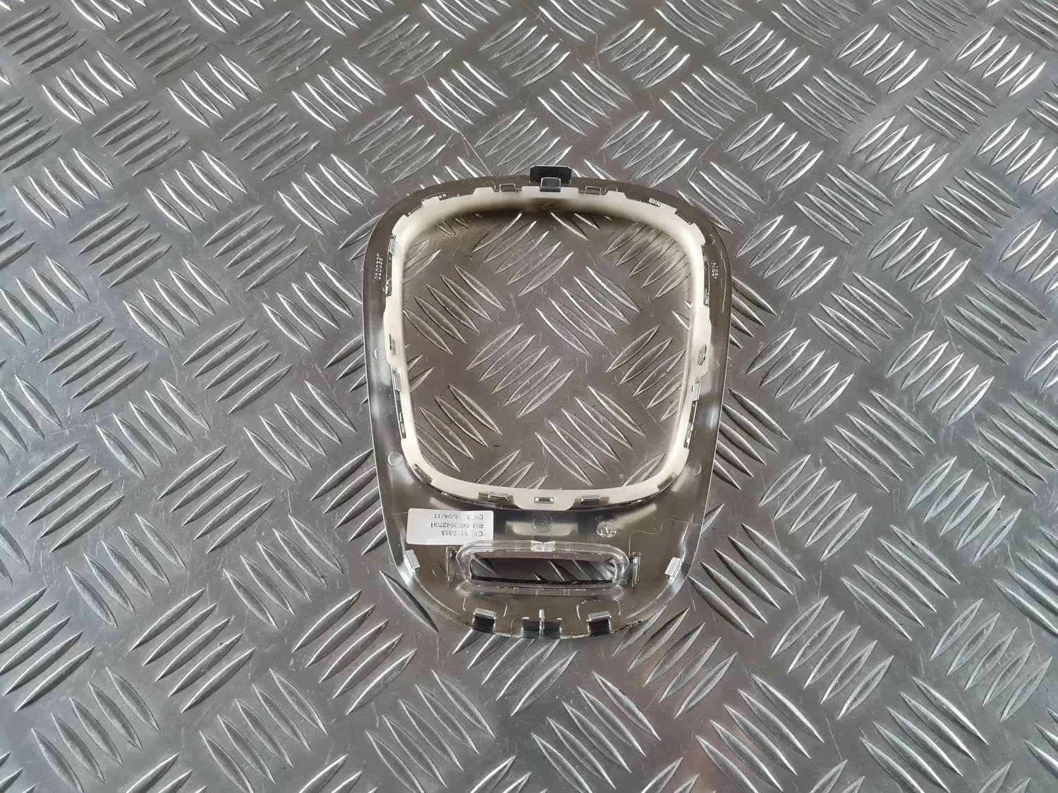 Moulure de la console centrale RENAULT SCENIC III 2011 - foto 3