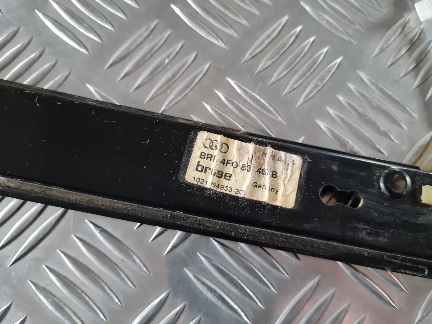 Mécanisme de levage du pare-brise arrière droit AUDI A6 2008 - foto 3