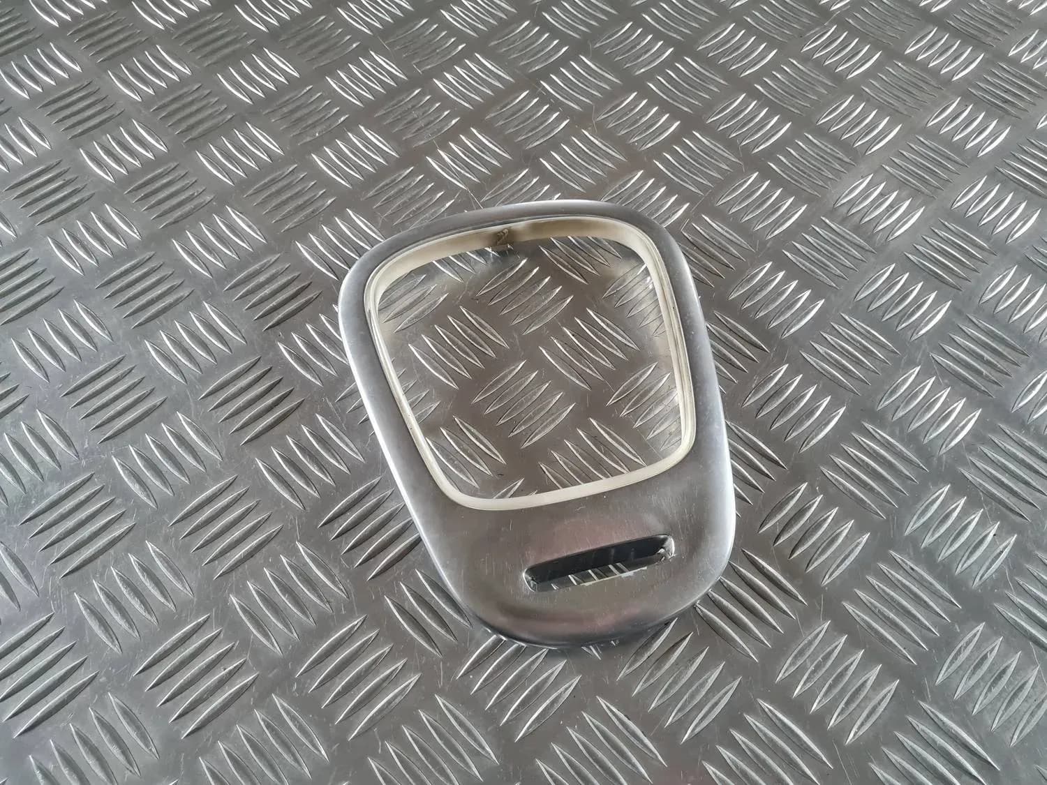 Moulure de la console centrale RENAULT SCENIC III 2011 - foto 2