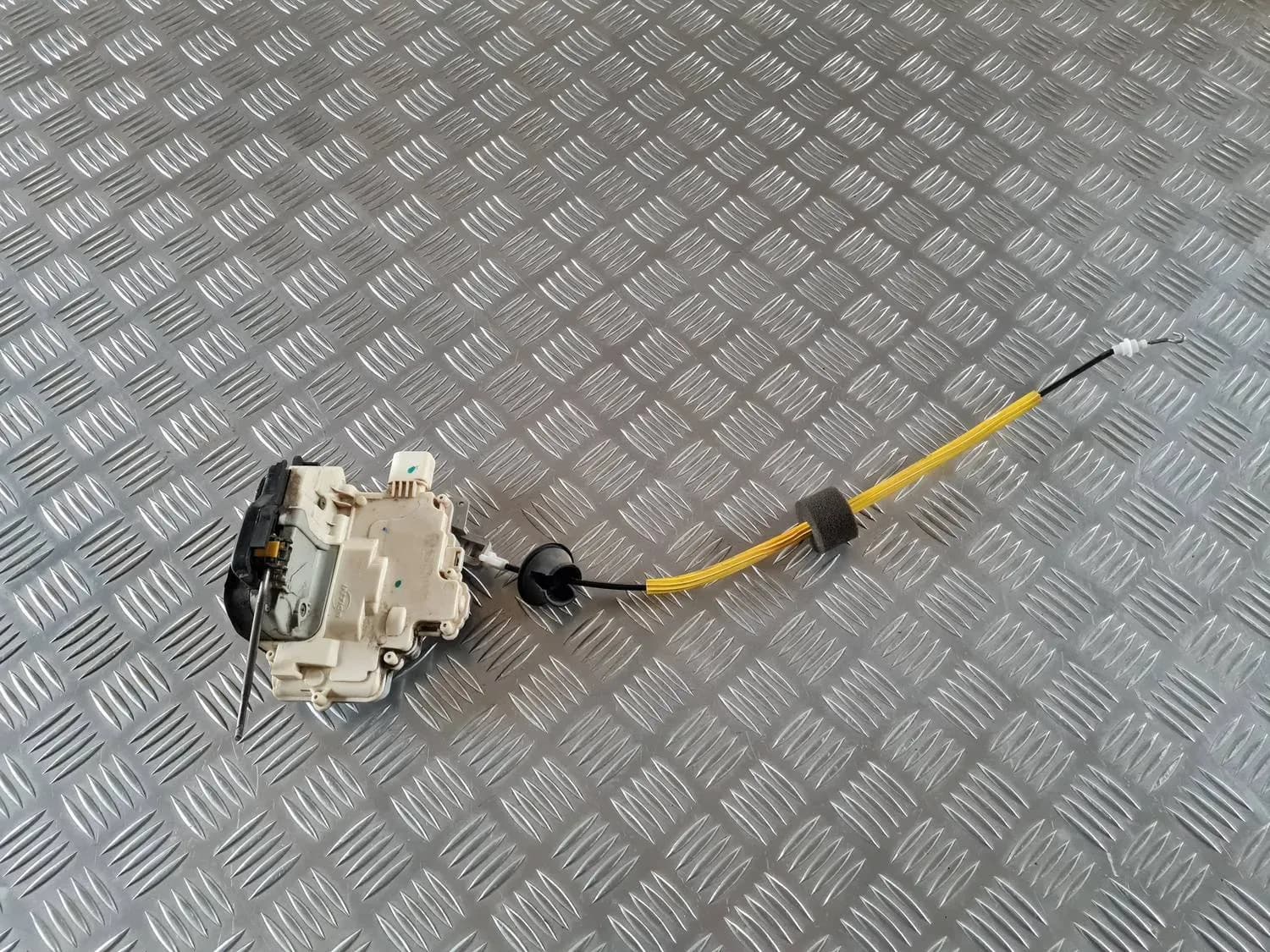 Serrure de la porte arrière gauche AUDI A6 2008
