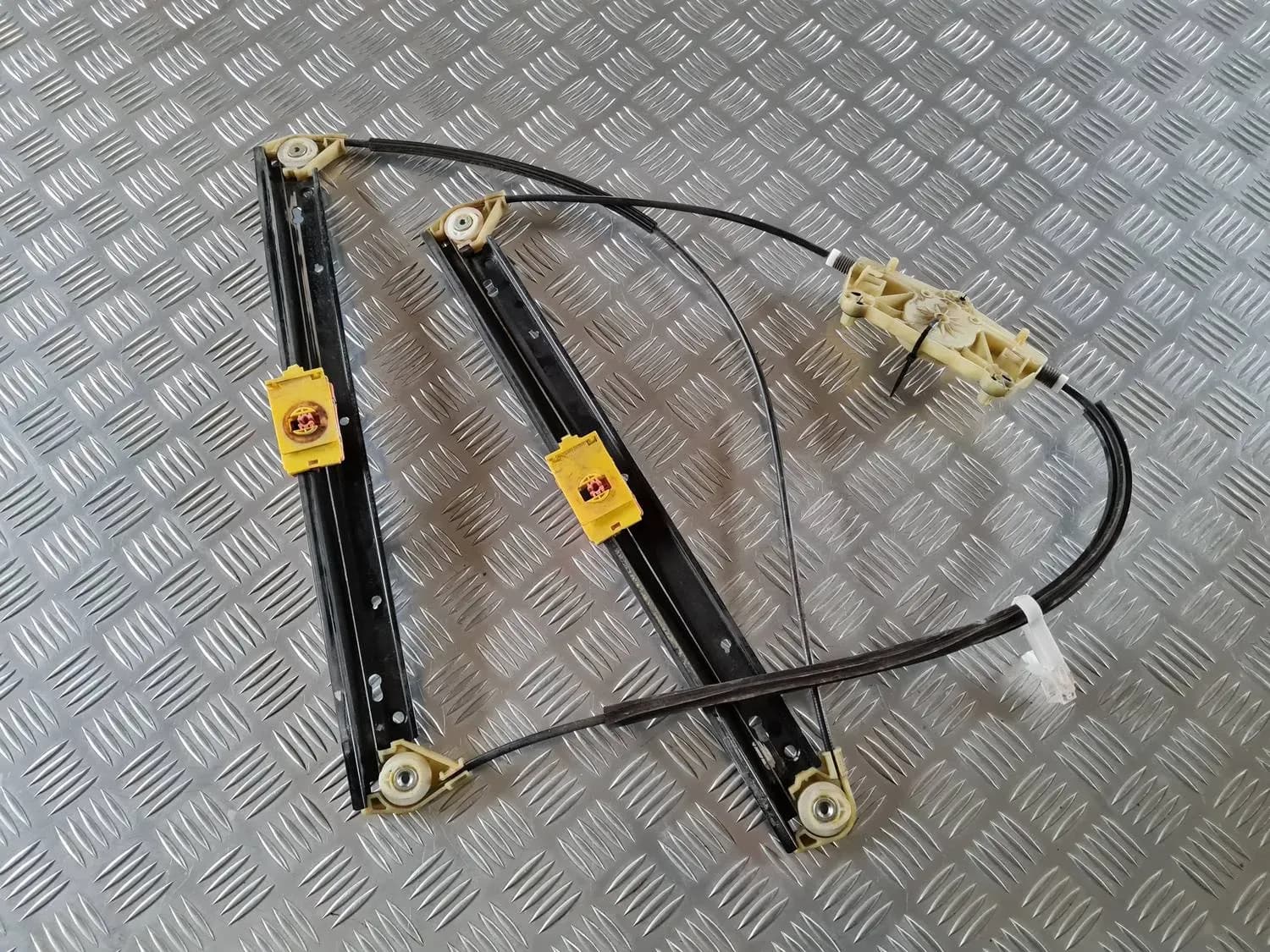 Mécanisme de levage du pare-brise avant gauche AUDI A6 2008 - foto 4