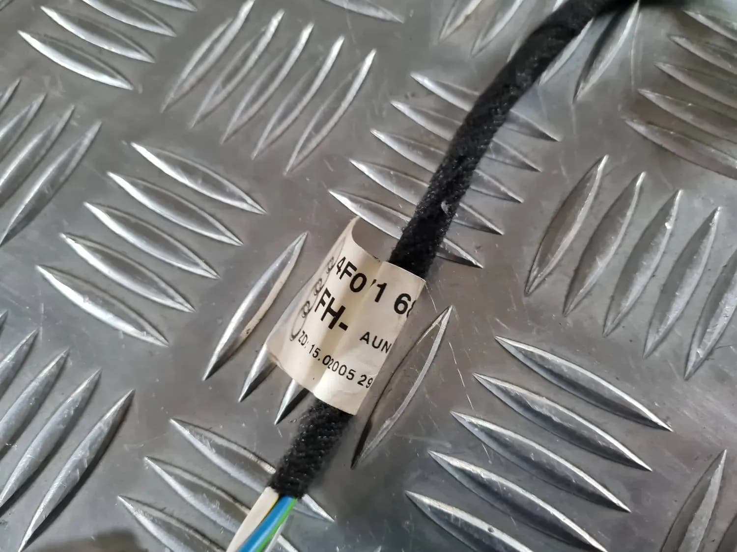Fil du moteur de lève-vitre électrique AUDI A6 2008 - foto 2