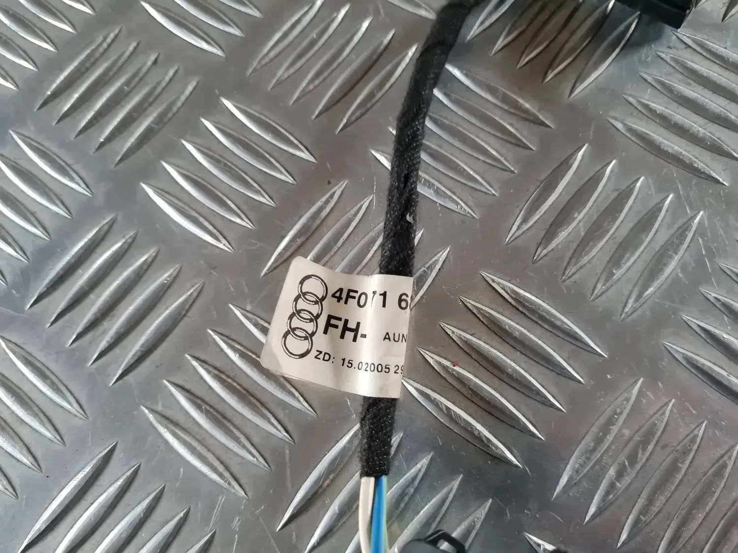 Fil du moteur de lève-vitre électrique AUDI A6 2008 - foto 4