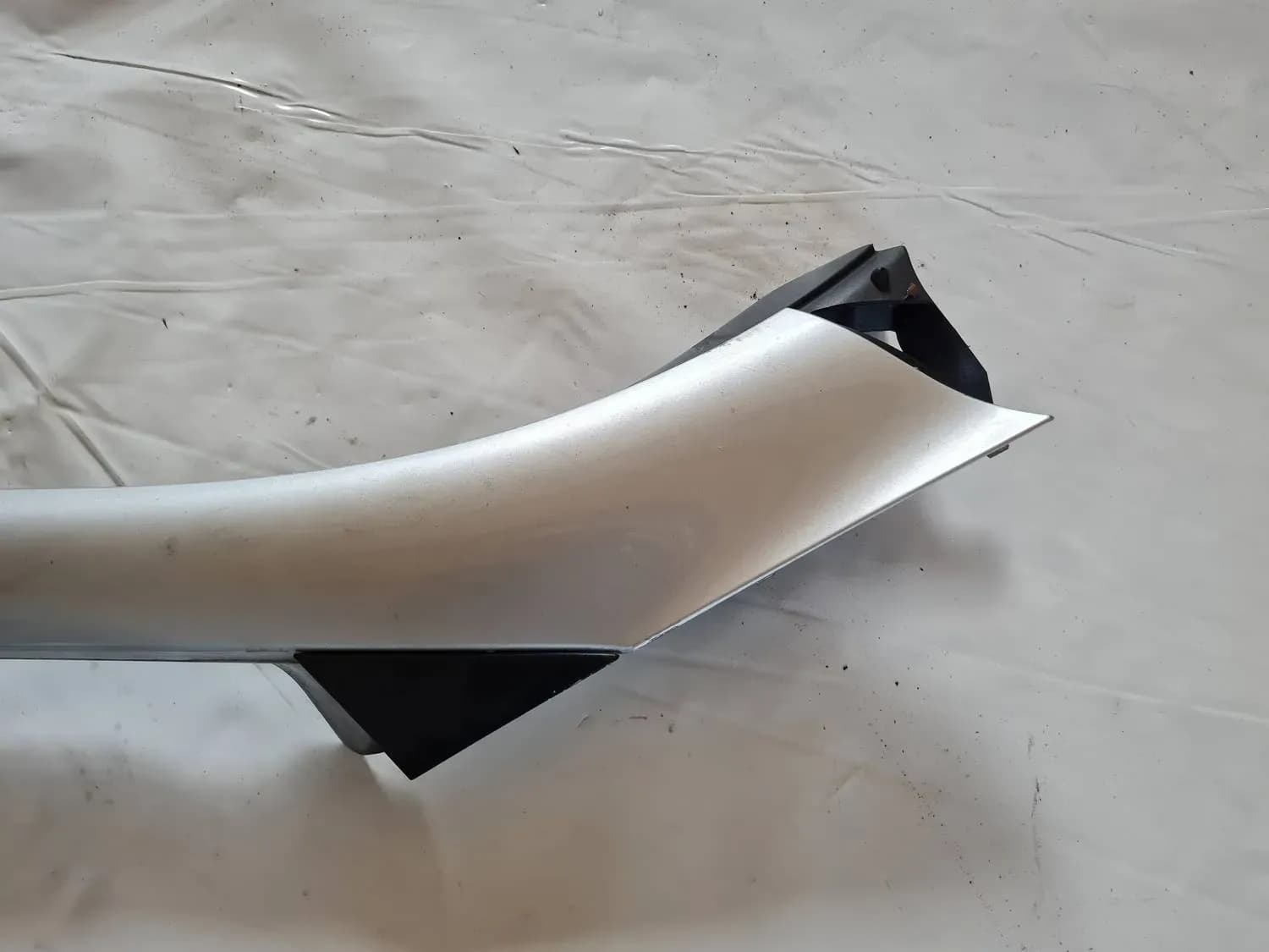 Couvercle de la jambe d'amortisseur avant RENAULT SCENIC III 2011 - foto 2