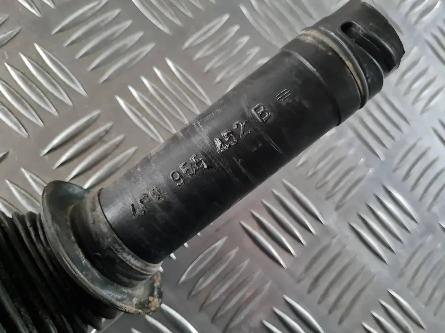 Tuyau de remplissage du réservoir de liquide lave-glace AUDI A6 2008 - foto 2