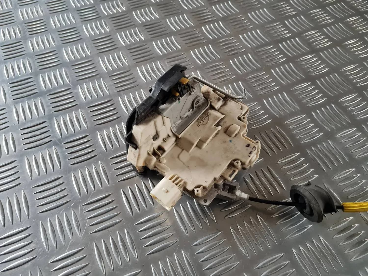 Verrouillage de la porte arrière droite AUDI A6 2008 - foto 4