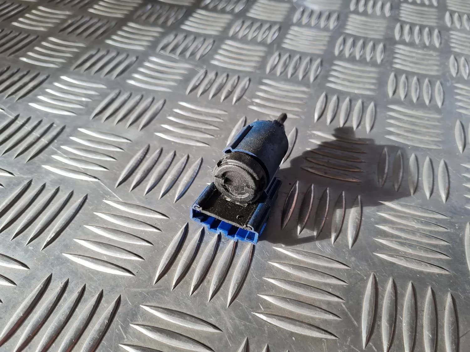 Commutateur de signal de freinage AUDI A6 2008 - foto 4