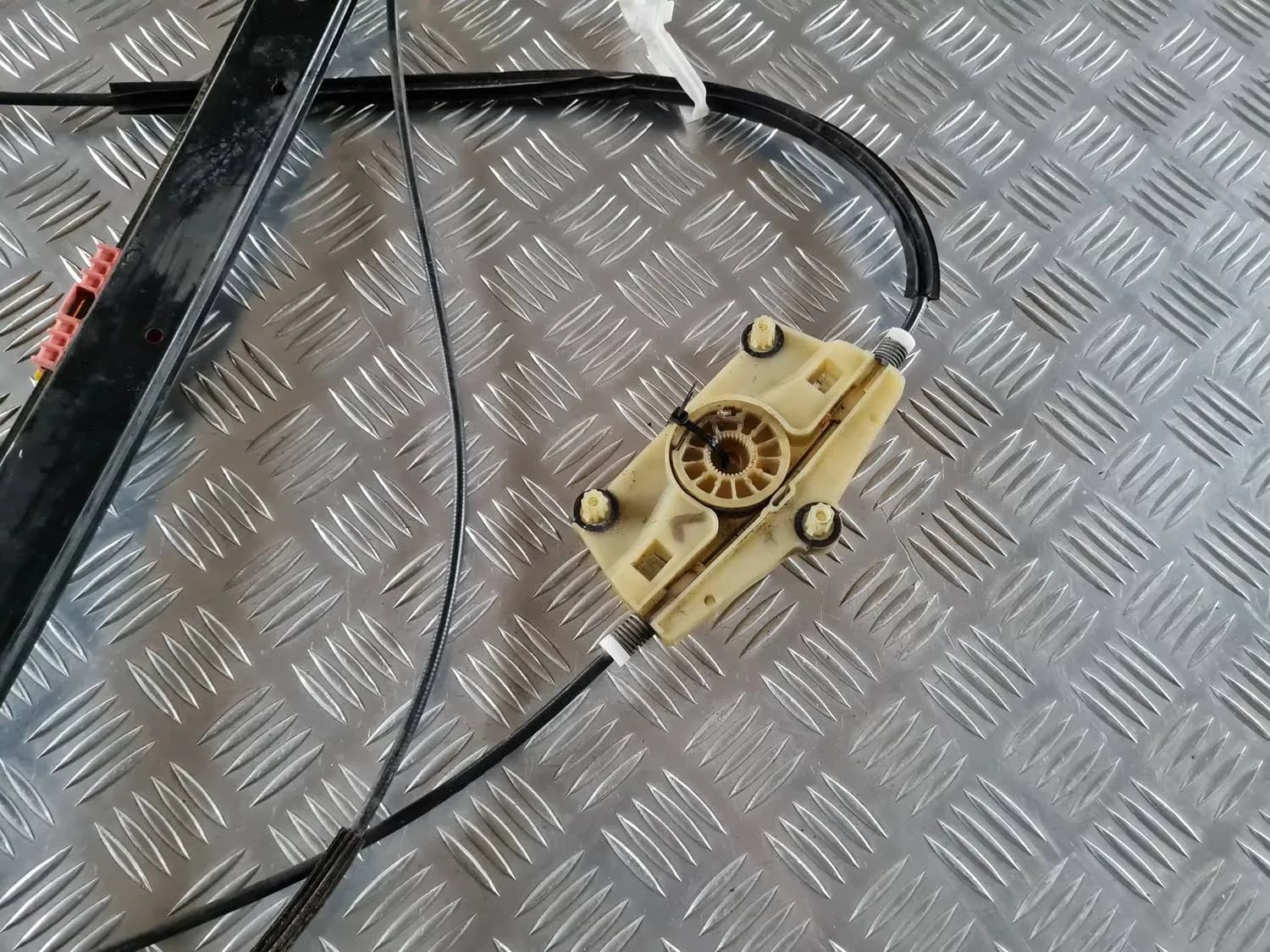 Mécanisme de levage du pare-brise avant gauche AUDI A6 2008 - foto 2