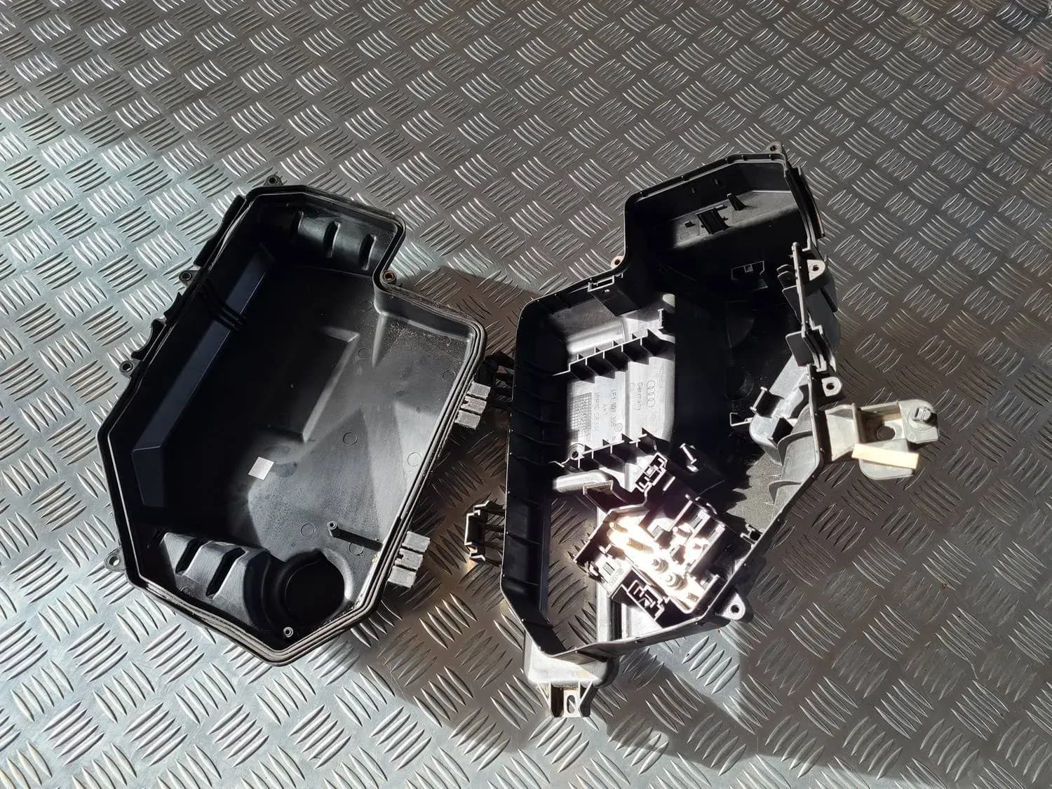 Boîtier de fusibles AUDI A6 2008 - foto 4