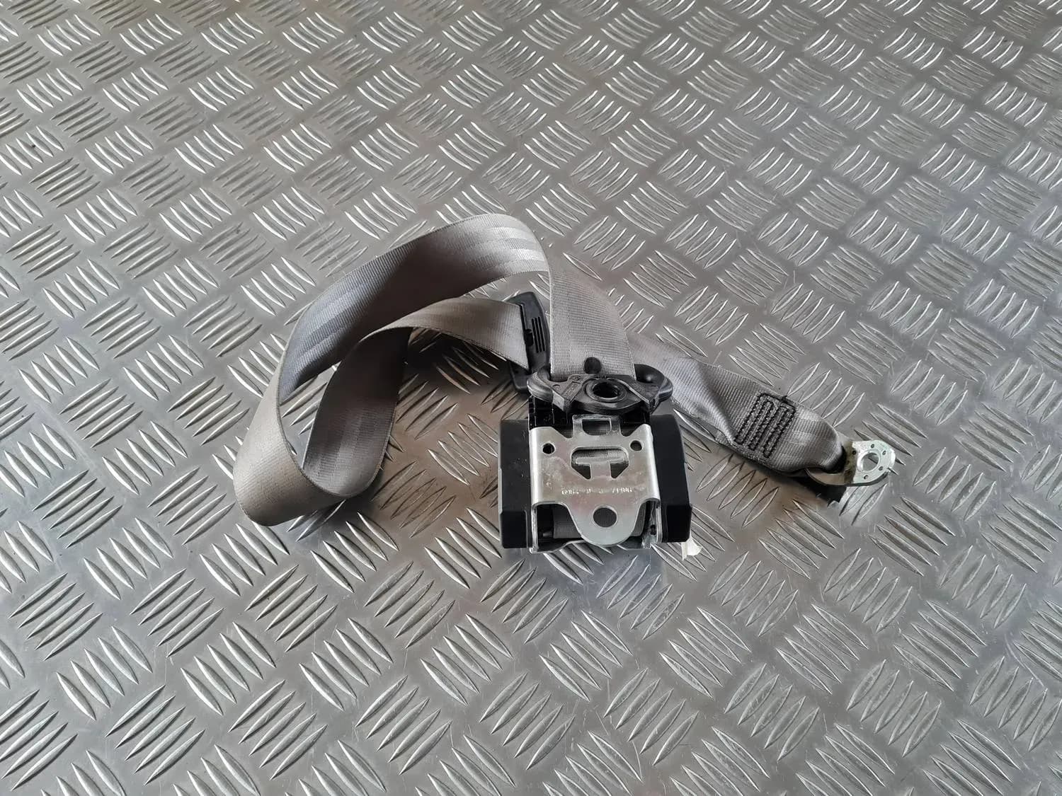 Ceinture de sécurité arrière moyenne AUDI A6 2008 - foto 1