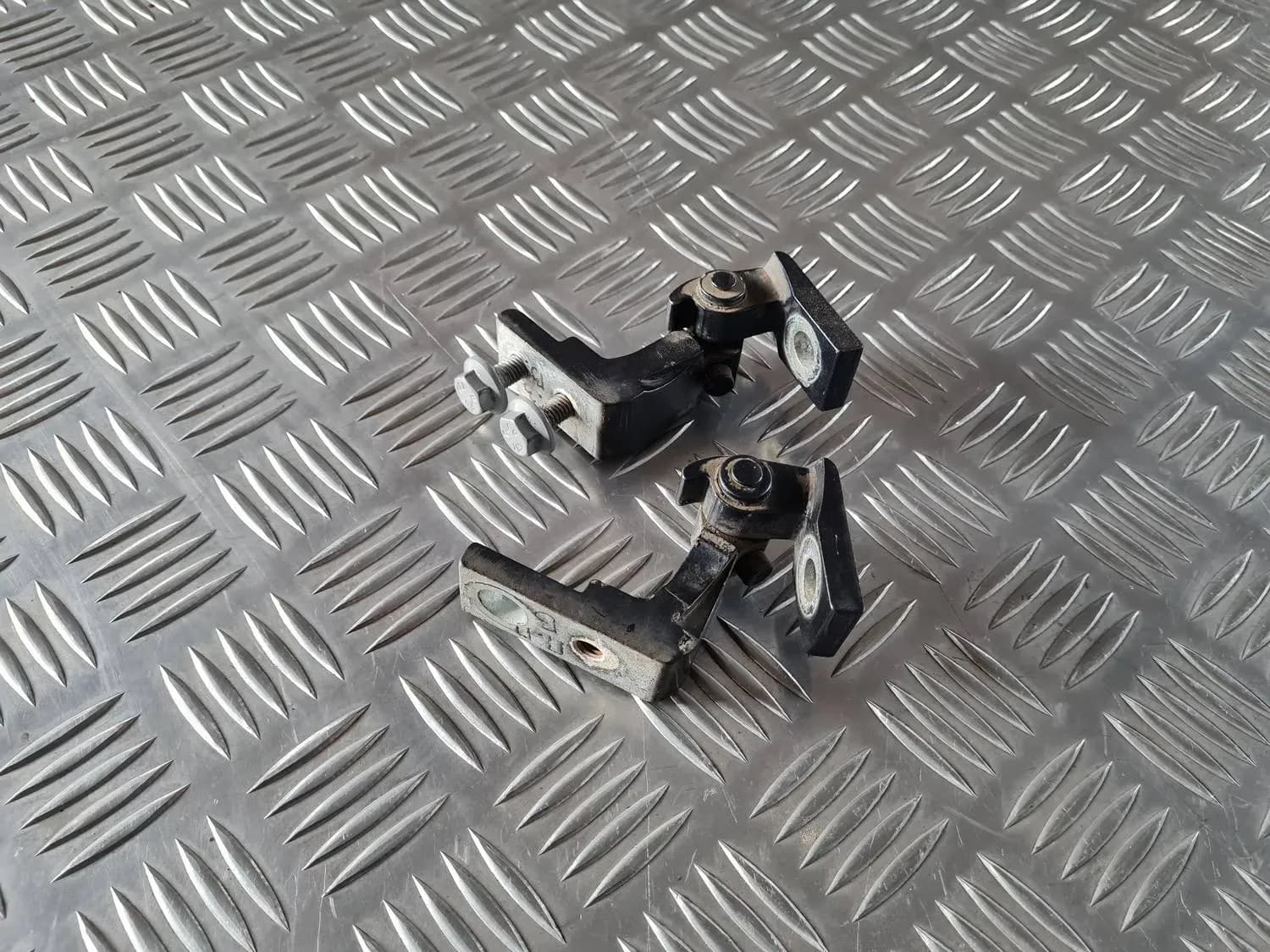 Charnière de porte AUDI A6 2008 - foto 1