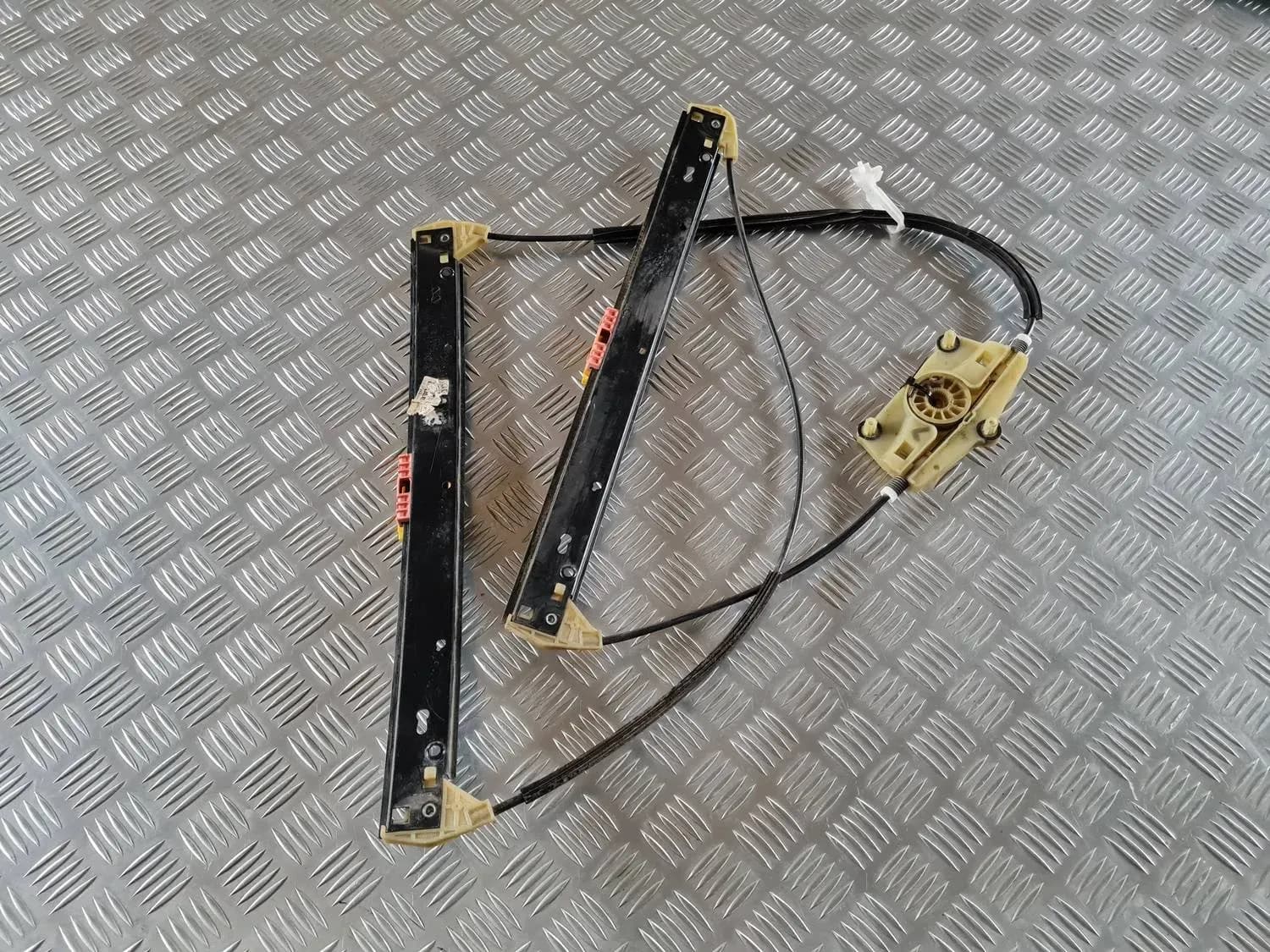 Mécanisme de levage du pare-brise avant gauche AUDI A6 2008 - foto 1