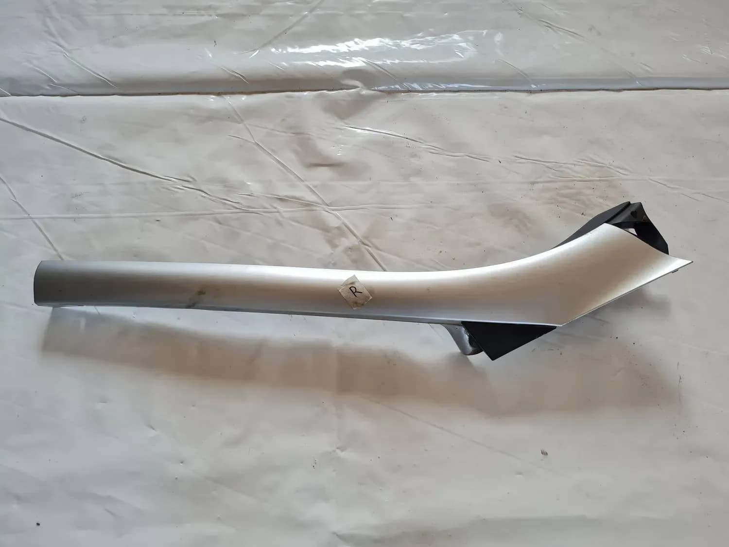 Couvercle de la jambe d'amortisseur avant RENAULT SCENIC III 2011 - foto 1