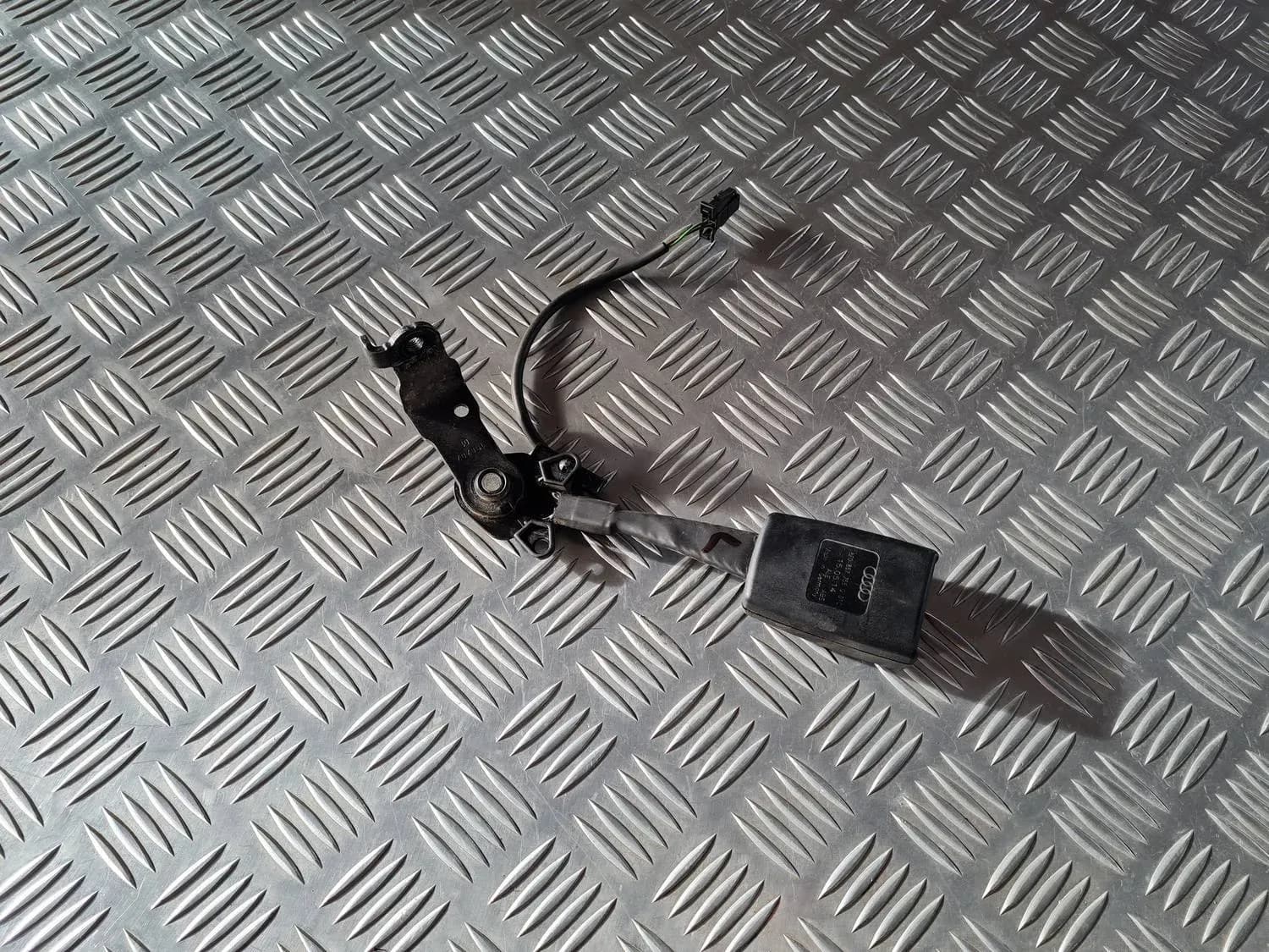 Boucle de ceinture de sécurité avant AUDI A6 2008 - foto 3