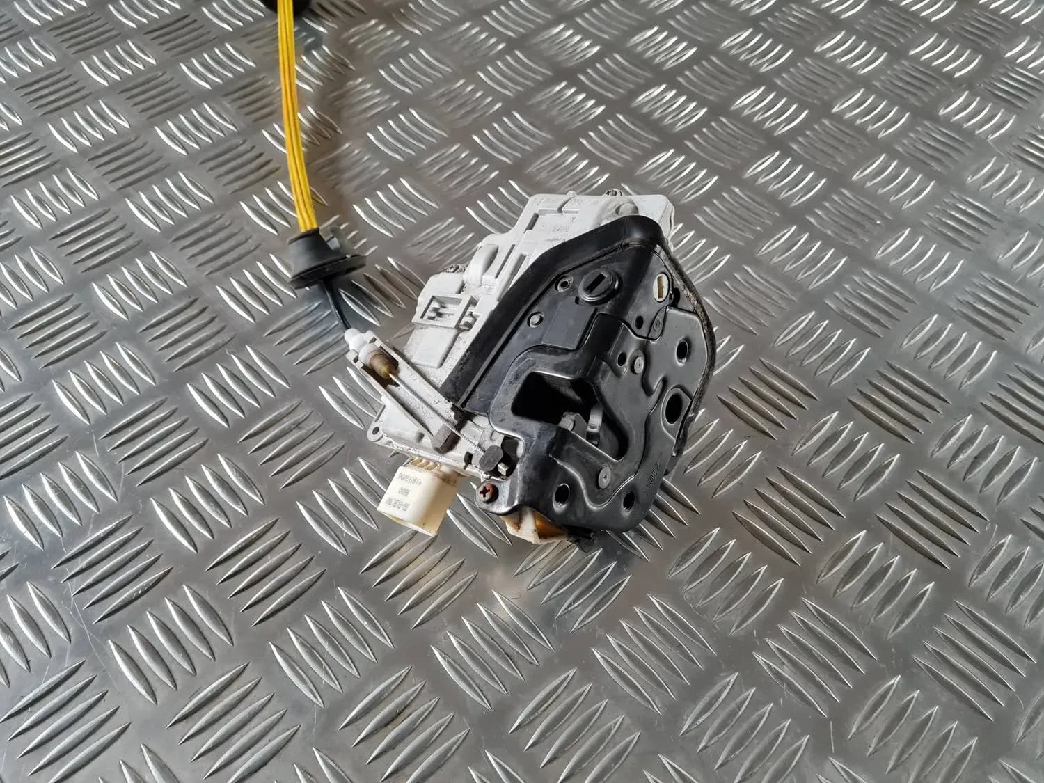 Verrouillage de la porte arrière droite AUDI A6 2008 - foto 3