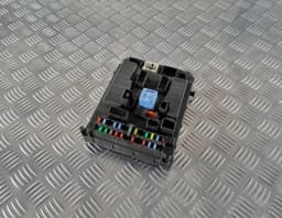 Bloc de fusibles CITROEN C8 2005