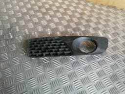 Grille des feux antibrouillard, droite VOLVO V70 2009
